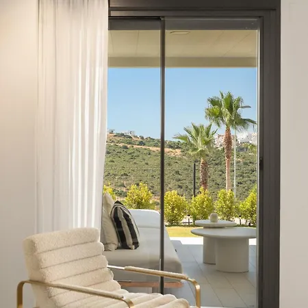 Designer 2-bed With Garden Camarate Hills Rdr577 Lejlighed *