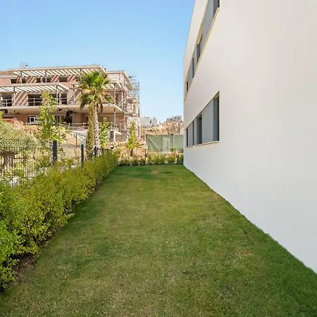 Designer 2-bed With Garden Camarate Hills Rdr577 Lejlighed *